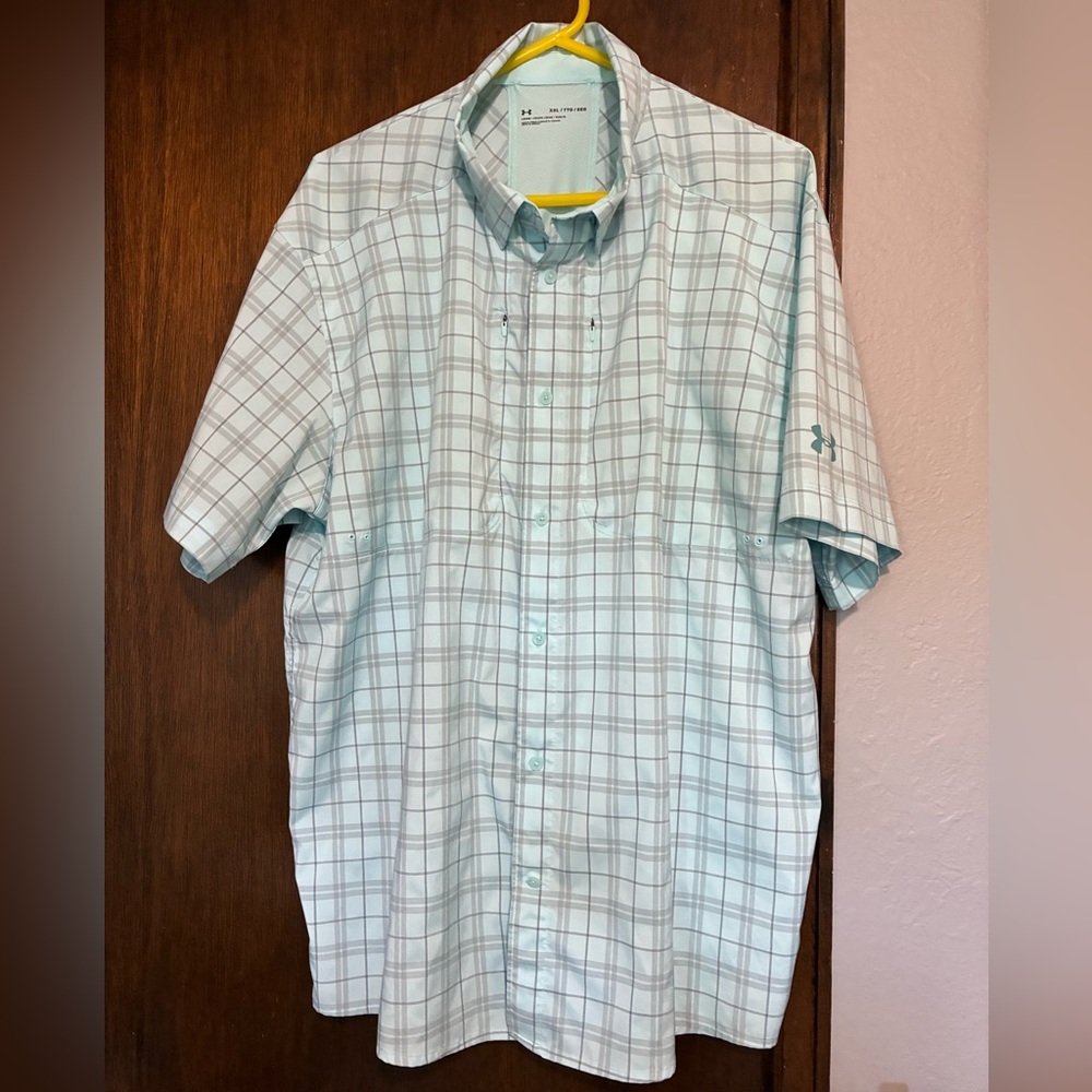 Mens Under Armor loose plaid vented button down size XXL
Excellent